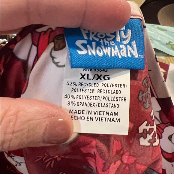 NEW XL  FROSTY THE SNOWMAN SCRUB TOP Red Snowman Scrub Top - Picture 2 of 2